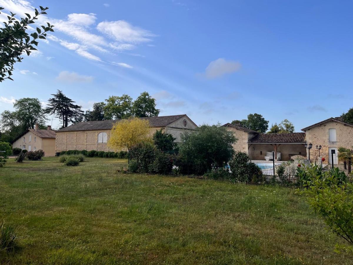 Domaine Clos Et Arbore De 3 Ha Avec Deux Maisons Lamothe-Montravel Exterior foto