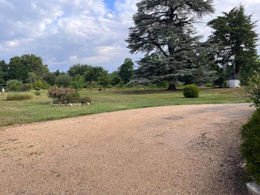 Domaine Clos Et Arbore De 3 Ha Avec Deux Maisons Lamothe-Montravel Exterior foto